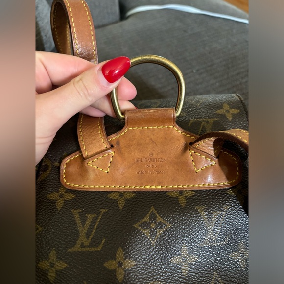 Authentic louis Vuitton monogram montsouris mm backpack with DEFECT in canvas - Picture 2 of 13